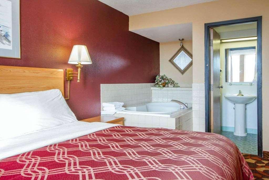 Wingate By Wyndham Sheboygan Hotel Instalações foto